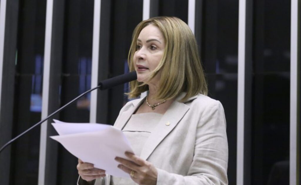 Socorro Neri destaca importância de merenda escolar para profissionais da educação